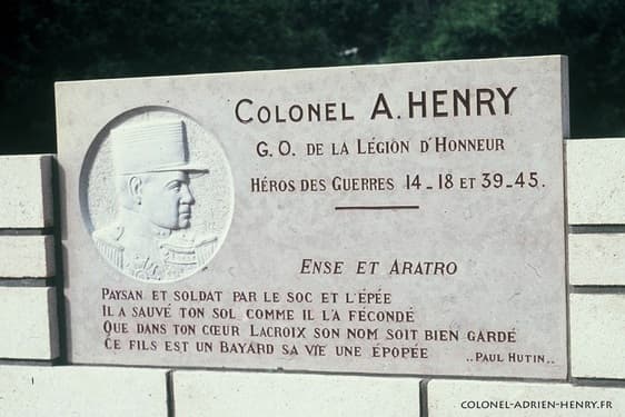 Plaque commémorative du Colonel Adrien Henry à Lacroix-sur-Meuse