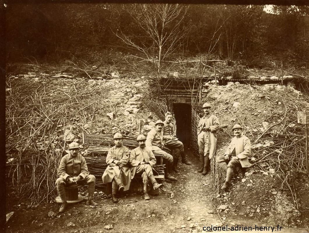 Soldats au Four de Paris en Argonne