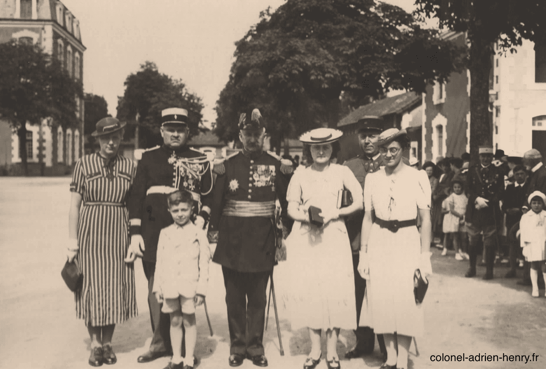 Cérémonie avec ses trois filles et son fils