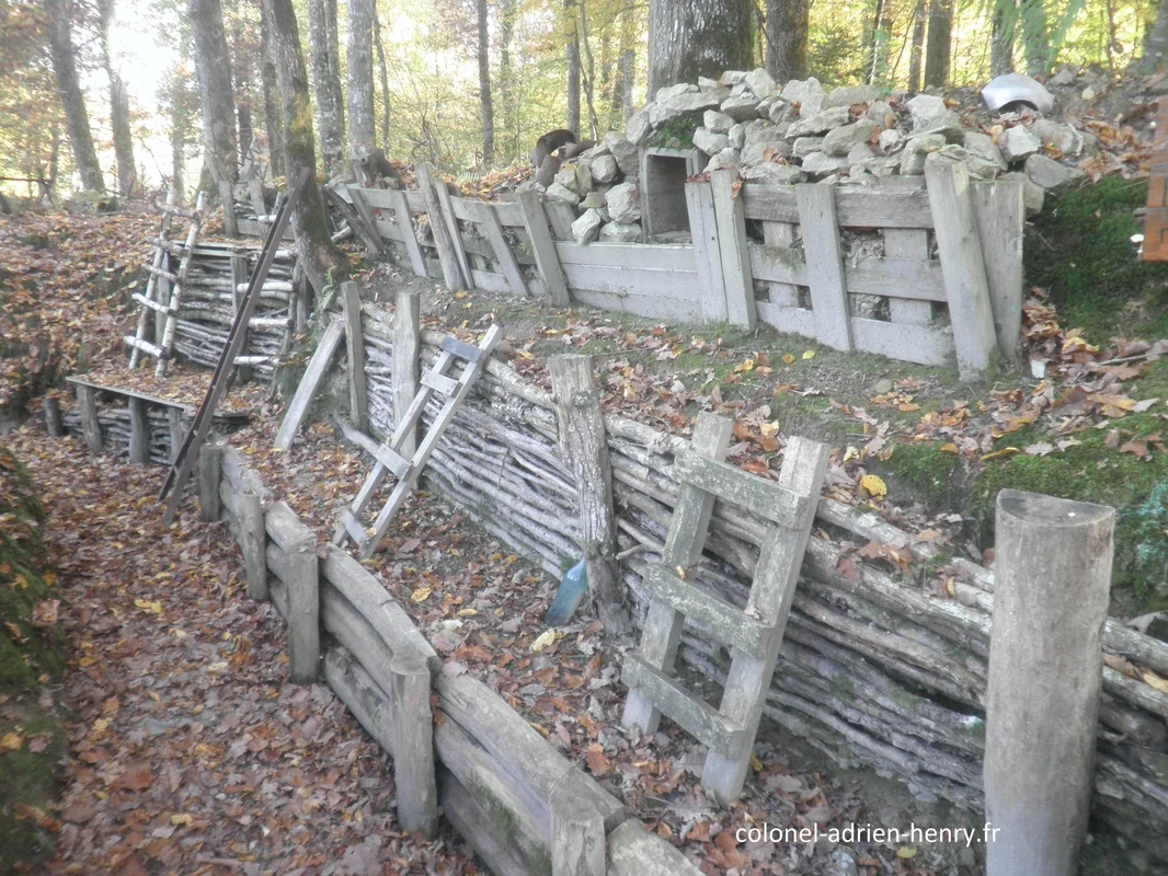 Reconstitution d'une tranchée allemande au camp Moreau
