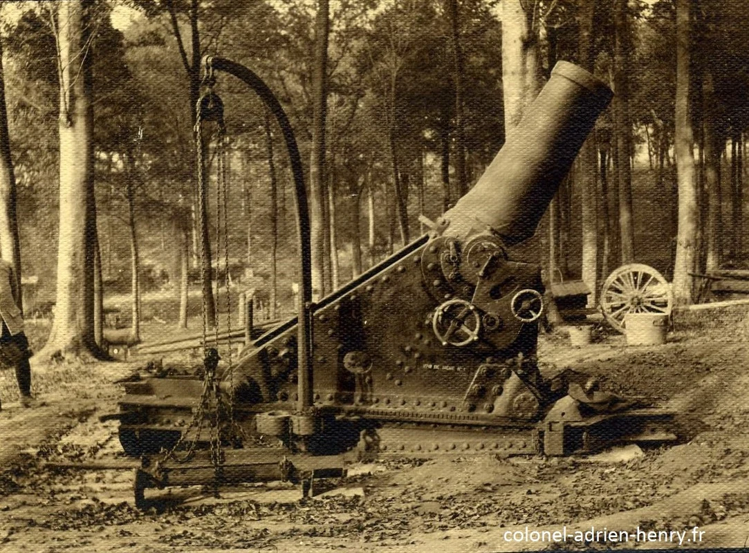 French 270mm mortar near the Four de Paris
