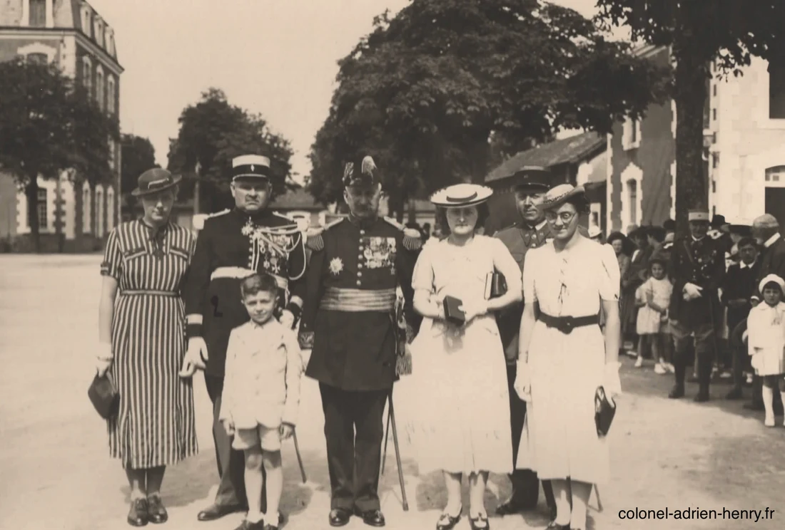 Cérémonie avec ses trois filles et son fils