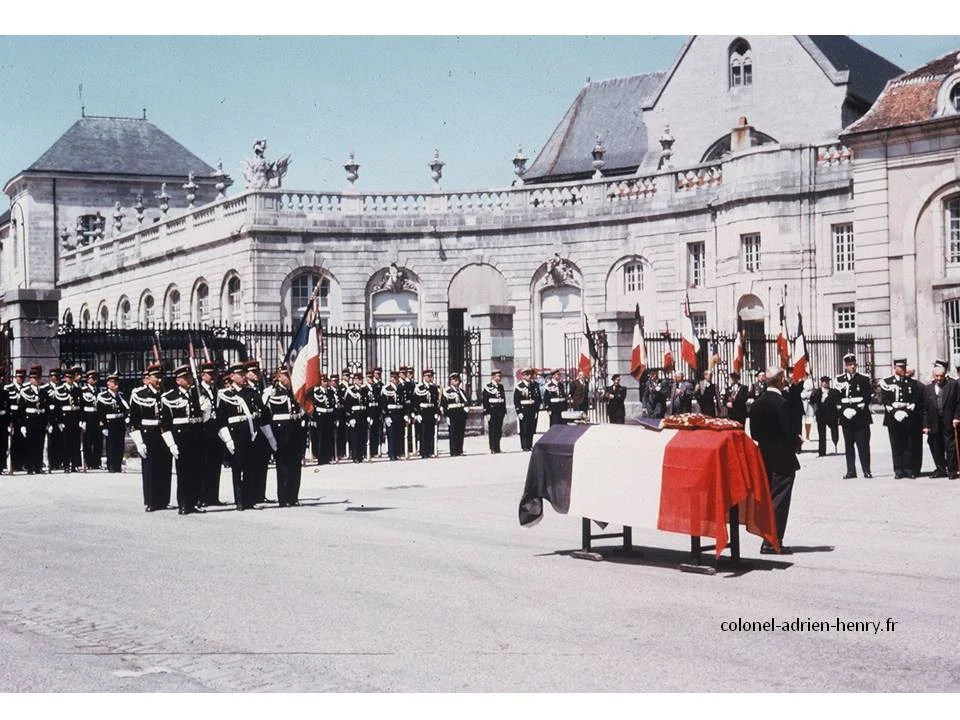 Hommage des anciens du 161 RI et de la gendarmerie à Commercy